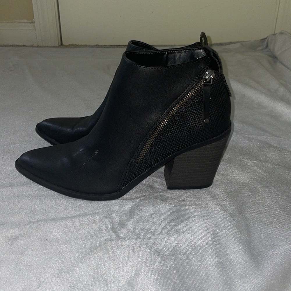 Universal Thread Boots